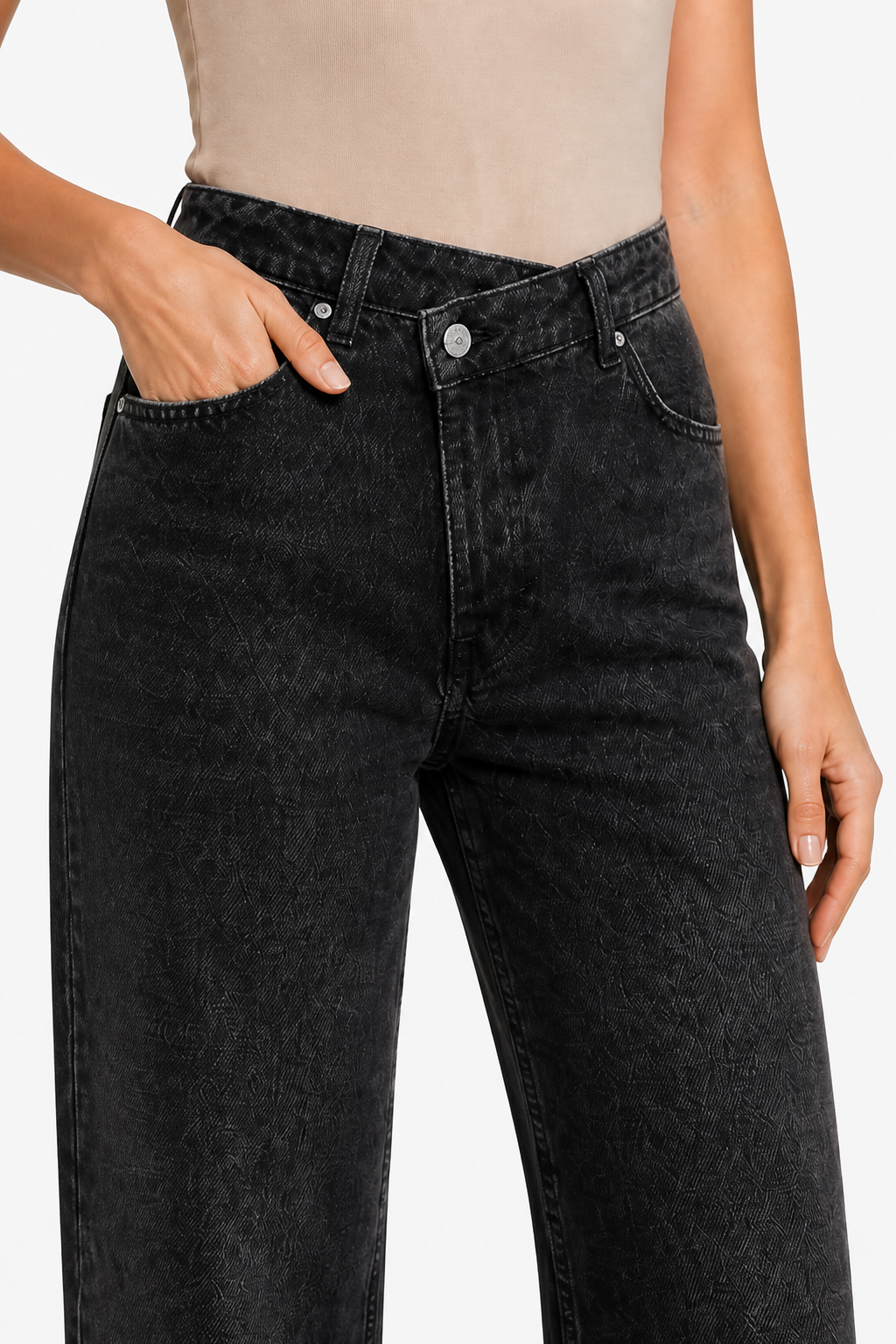 Virezza – Cross button detail – Straight leg jeans - Black - detail