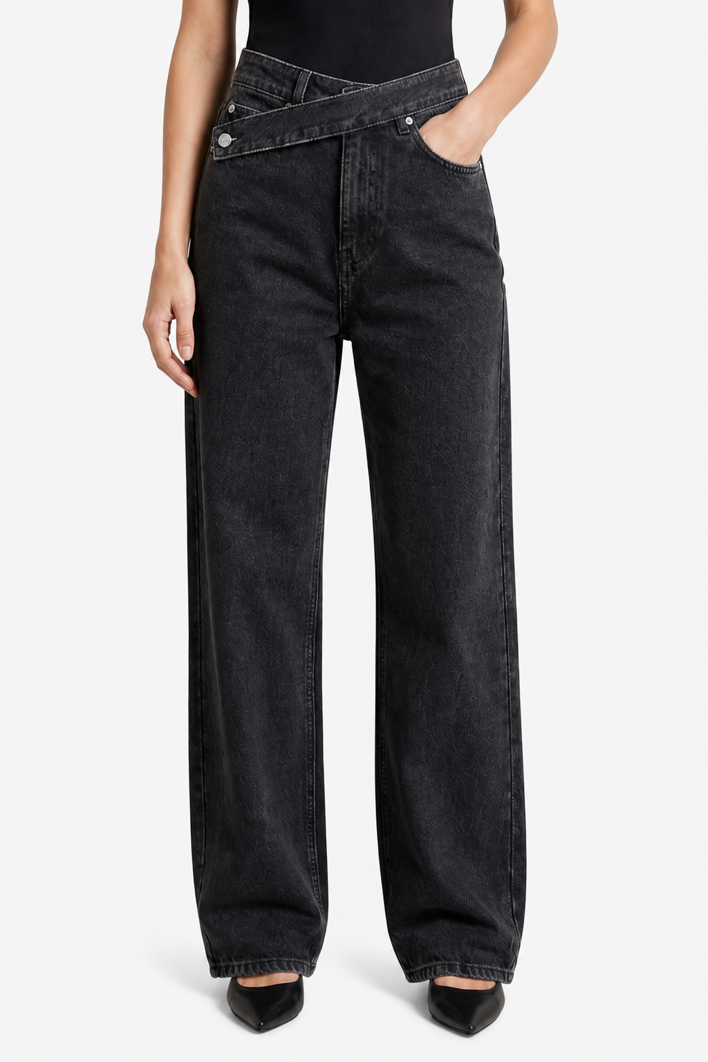 Casila – Asymmetrical closure – Straight-leg jeans - Black - front
