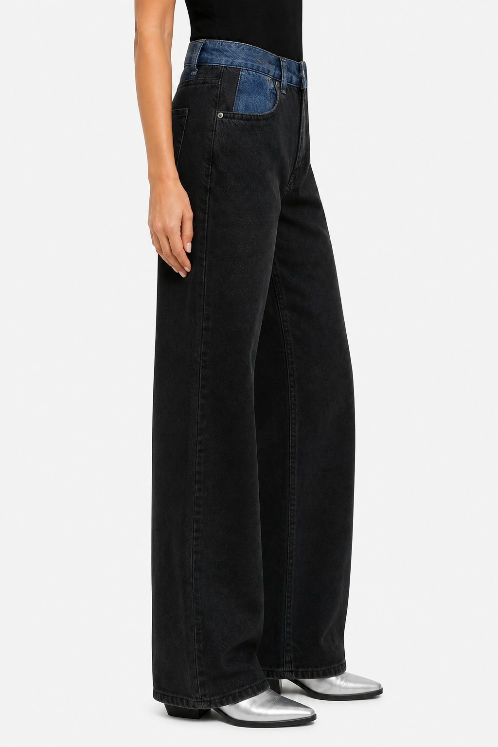 Noirelle – Tri-fold waistband detail – Straight leg jeans - Black - side
