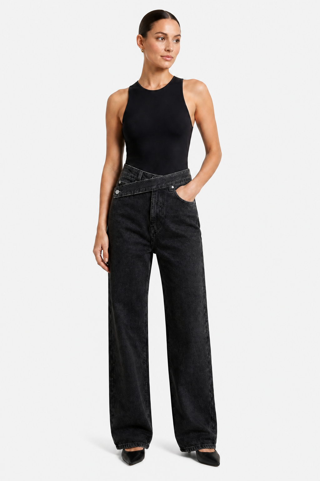Casila – Asymmetrical closure – Straight-leg jeans - Black - whole body 2