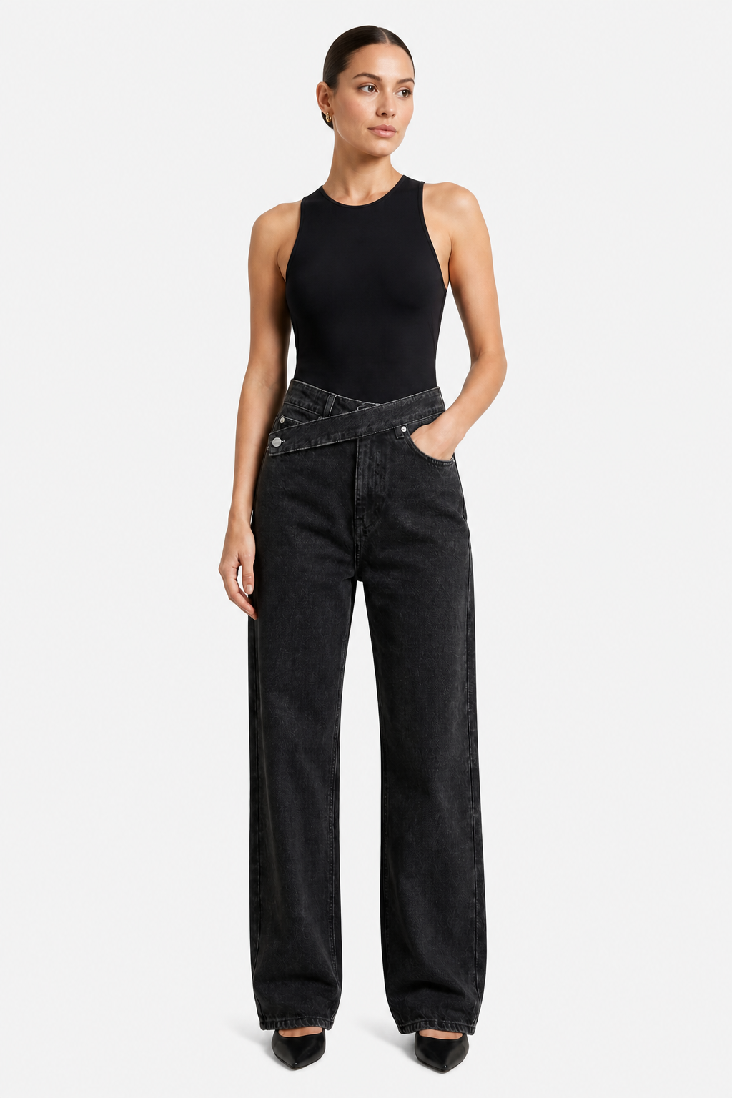 Casila – Asymmetrical closure – Straight-leg jeans - Black - whole body