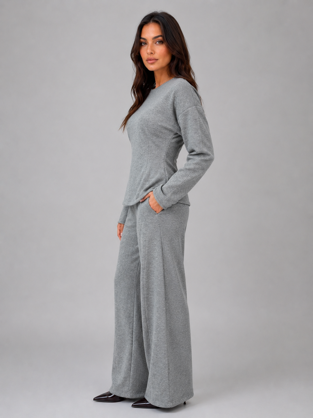 Women's soft lounge set, fitted top & wide leg trousers – product image 3